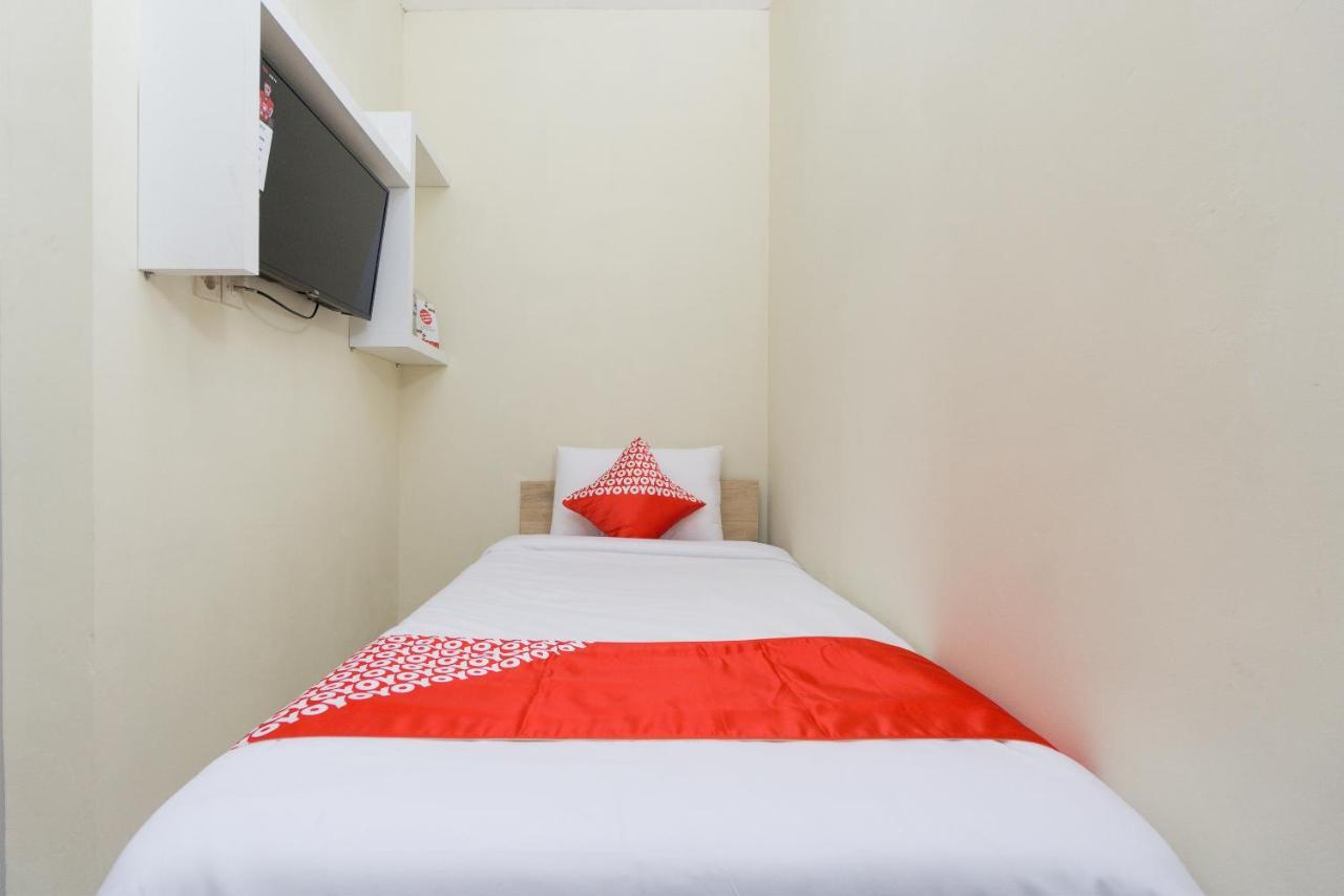 Oyo 1542 Yessy Mansion Hotel Ngabean Kültér fotó