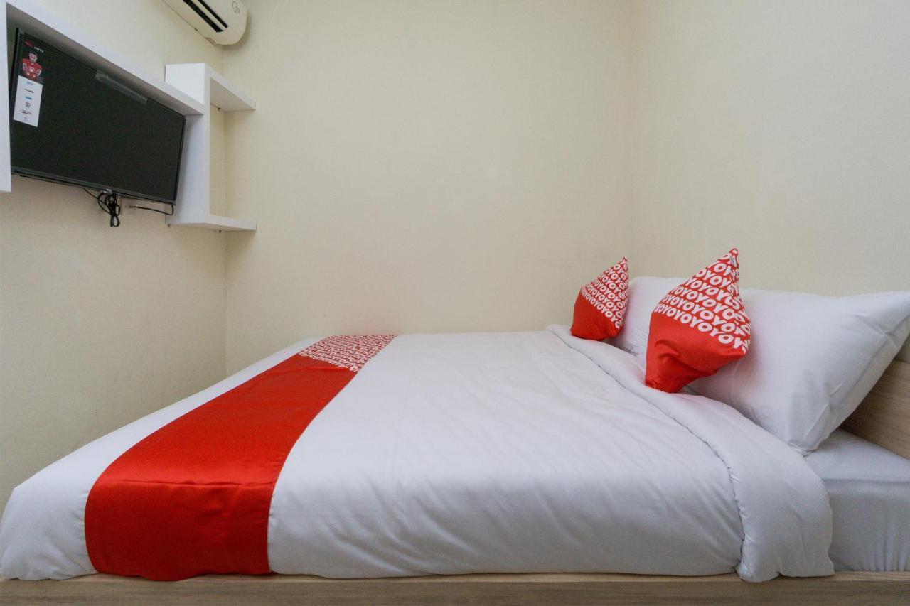Oyo 1542 Yessy Mansion Hotel Ngabean Kültér fotó