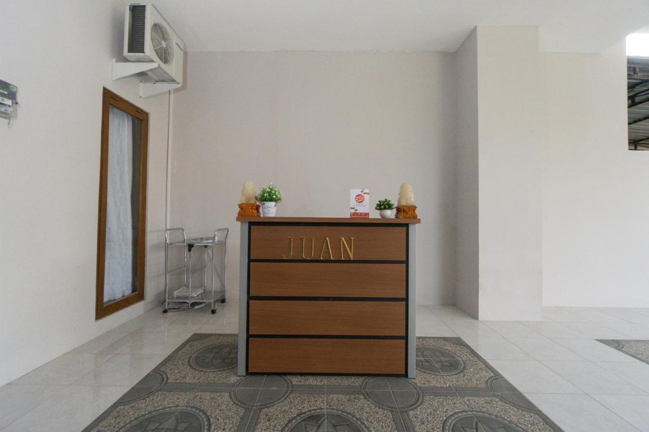 Oyo 1542 Yessy Mansion Hotel Ngabean Kültér fotó