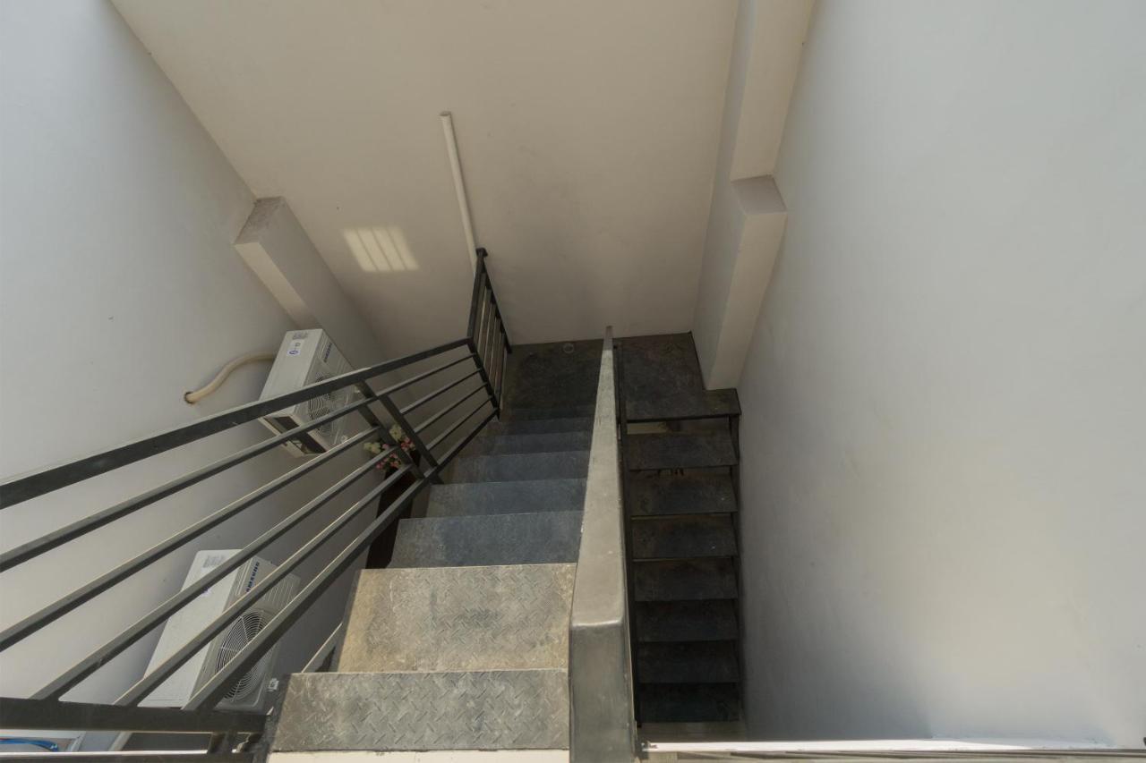 Oyo 1542 Yessy Mansion Hotel Ngabean Kültér fotó